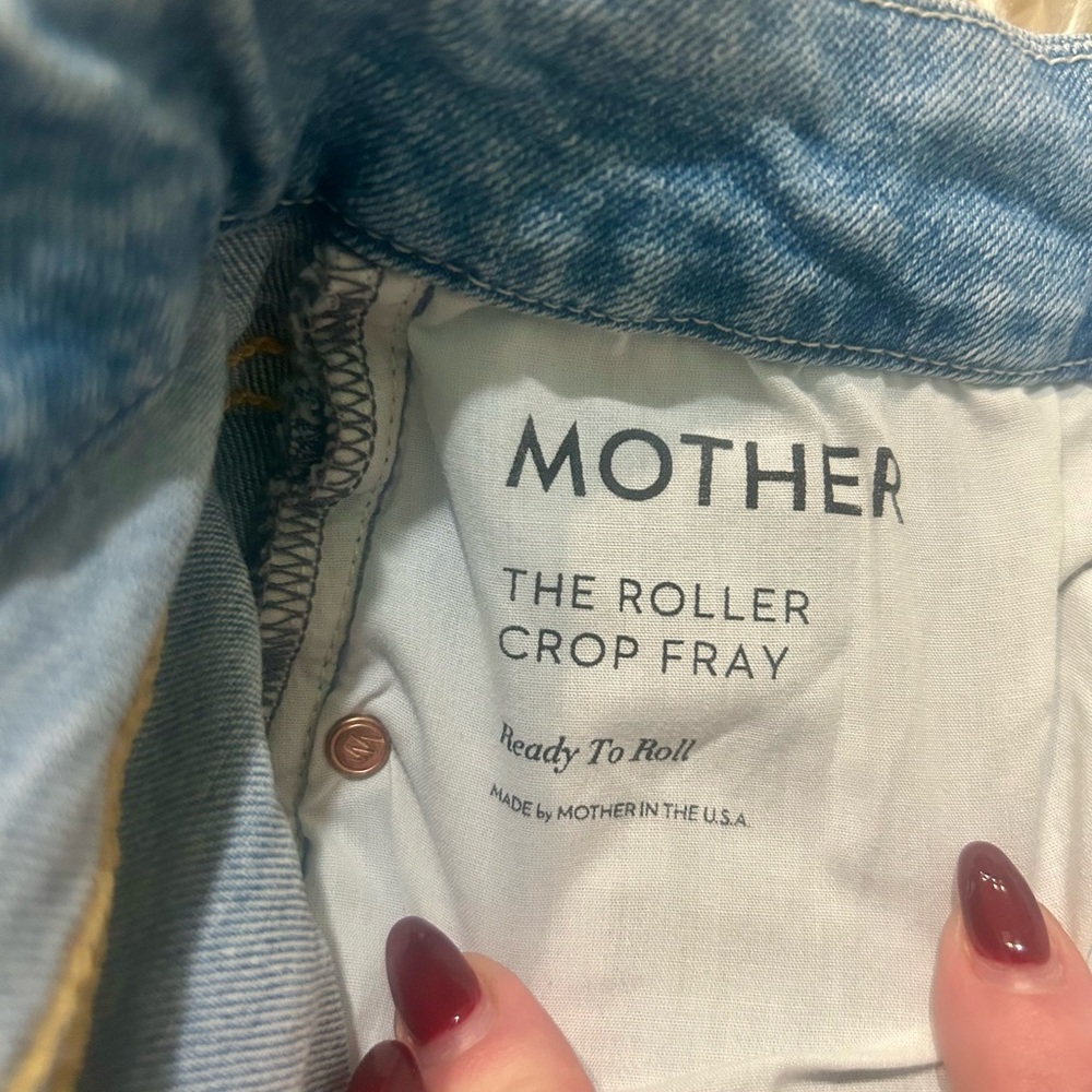 MOTHER Blue Roller Crop Fray Denim